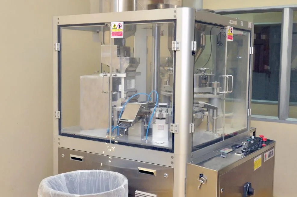 Máquina que encapsula Ganoderma.