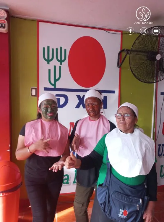 3 modelos cada una con un tipo de mascarilla para la piel de DXN