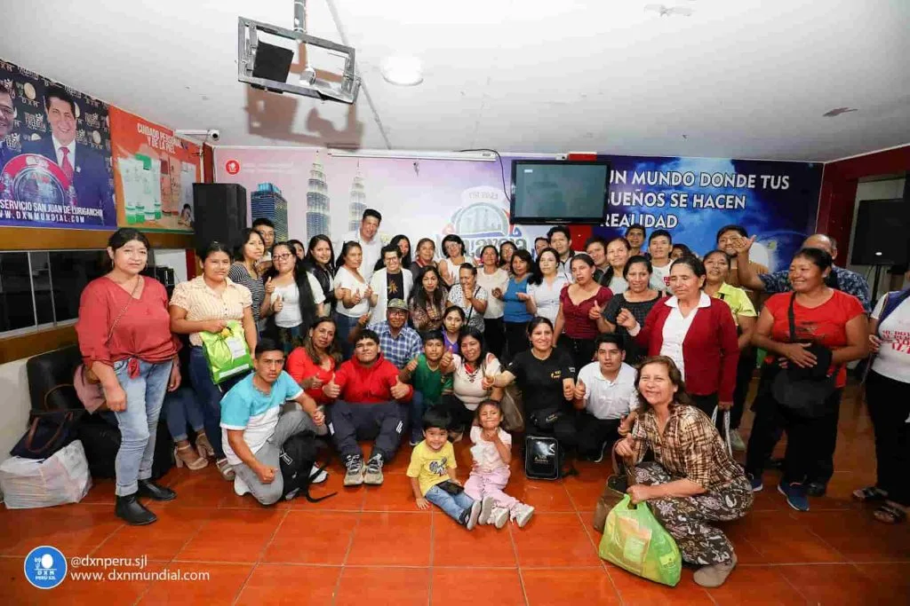 varias personas juntas en una reunión de DXN. Marketing Digital para Networkers