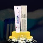 pasta dental caja sellada y pasta suelta con adornos de cepillos de diente.