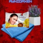 JABÓN GANOZHI toalla azul y un macetero de plantas de adorno.