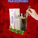 pasta dental caja sellada y pasta suelta con adornos de flores y un pomo lleno de cepillo de diente de bambú.