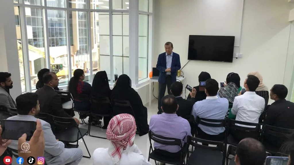 FUNDADOR DE LA EMPRESA DE DXN BRINDANDO INFORMACIÓN SOBRE DXN