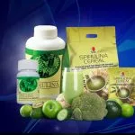 Spirulina cereal sobre y paquete sellado con tabletas e Spirulina de 120 y la de 500