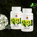 cápsulas de Espirulina de DXN presentación en pomo. con las cápsulas y la espirulina en microscopio